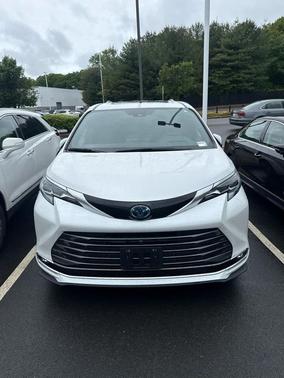White 2025 Toyota Sienna Platinum