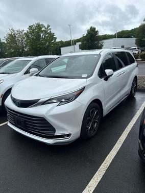White 2025 Toyota Sienna Platinum