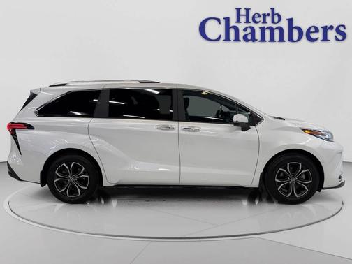 White 2025 Toyota Sienna Platinum