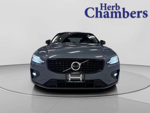 2024 Volvo S60 B5 Plus Dark Theme