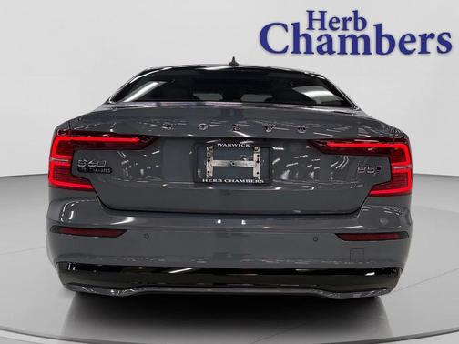 2024 Volvo S60 B5 Plus Dark Theme