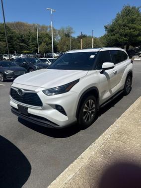 Wind Chill Pearl 2024 Toyota Highlander XLE