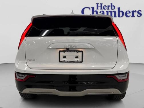 Snow White Pearl 2023 Kia Niro EV Wave