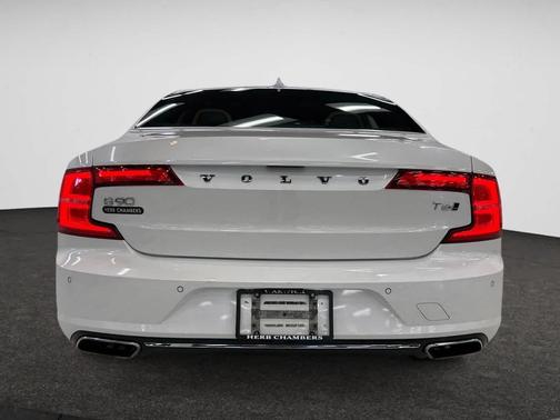 2017 Volvo S90 T6 Momentum