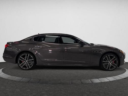 2024 Maserati Quattroporte Modena Ultima Q4