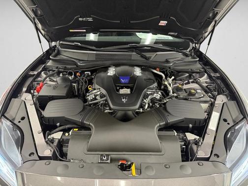 2024 Maserati Quattroporte Modena Ultima Q4