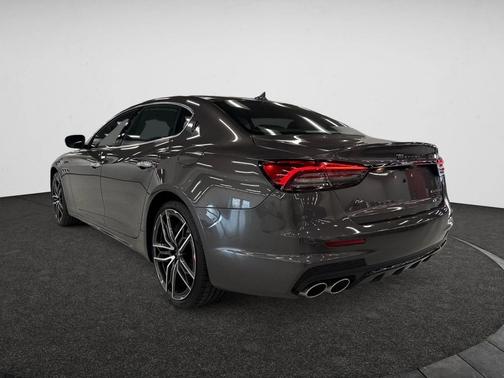 2024 Maserati Quattroporte Modena Ultima Q4