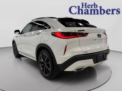 Majestic White 2022 INFINITI QX55 LUXE