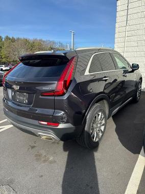2022 Cadillac XT4 Premium Luxury