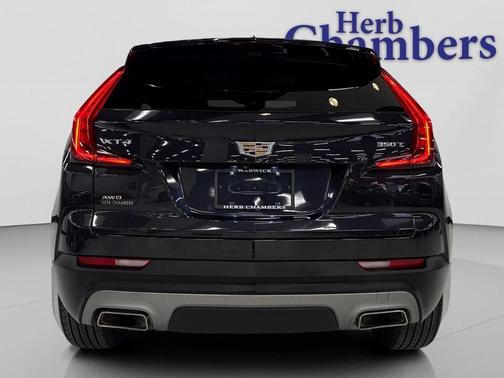 2022 Cadillac XT4 Premium Luxury