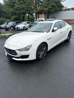 Bianco 2018 Maserati Ghibli S Q4