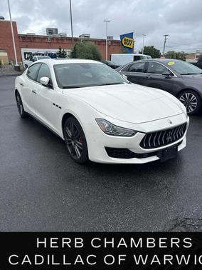 Bianco 2018 Maserati Ghibli S Q4