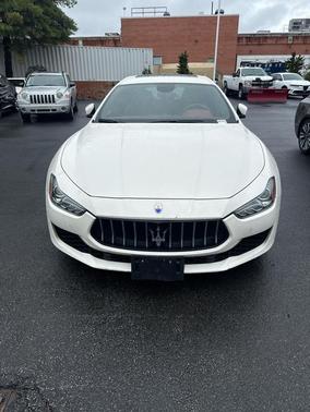 Bianco 2018 Maserati Ghibli S Q4