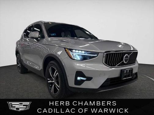 2023 Volvo XC40 B5 Plus Bright Theme