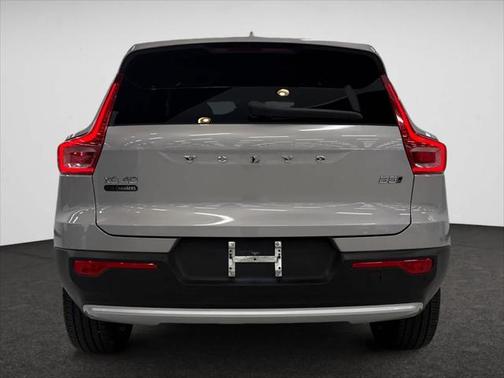 2023 Volvo XC40 B5 Plus Bright Theme