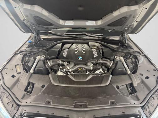 2022 BMW 750 i xDrive