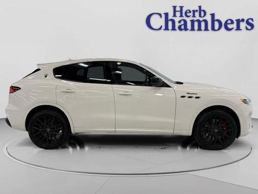Bianco 2024 Maserati Levante Modena Ultima