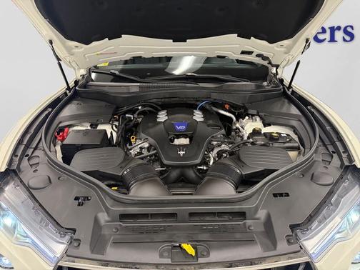 Bianco 2024 Maserati Levante Modena Ultima