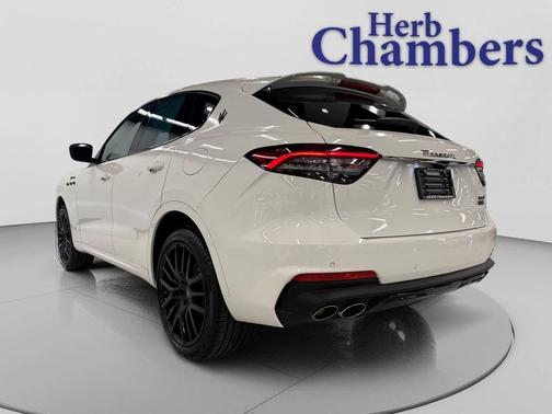 Bianco 2024 Maserati Levante Modena Ultima