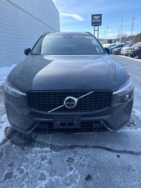 2023 Volvo XC60 B5 Plus Dark Theme