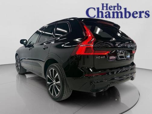 2023 Volvo XC60 B5 Plus Dark Theme