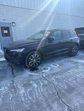 2023 Volvo XC60 B5 Plus Dark Theme