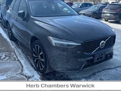 2023 Volvo XC60 B5 Plus Dark Theme
