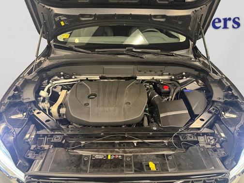 2023 Volvo XC60 B5 Plus Dark Theme