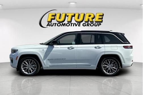 Bright White Clearcoat 2022 Jeep Grand Cherokee SUMMIT