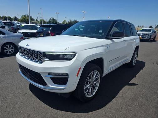 Bright White Clearcoat 2022 Jeep Grand Cherokee SUMMIT