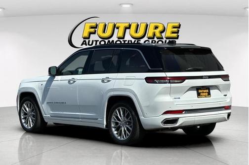 Bright White Clearcoat 2022 Jeep Grand Cherokee SUMMIT