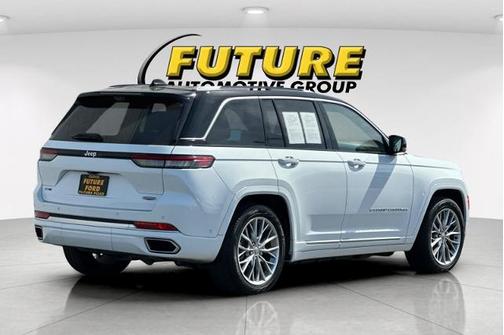 Bright White Clearcoat 2022 Jeep Grand Cherokee SUMMIT