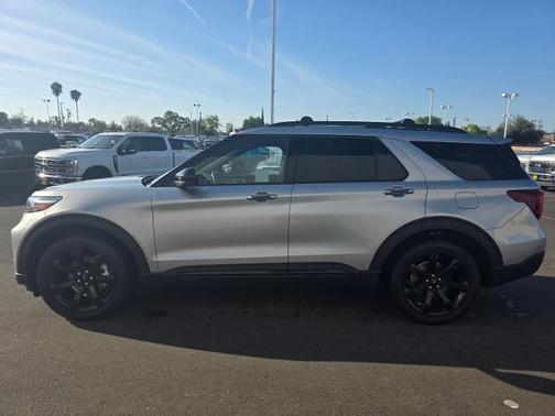 ICONIC SILVER METALLIC 2023 Ford Explorer ST-LINE