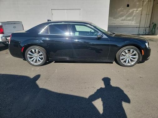 2019 Chrysler 300 LIMITED