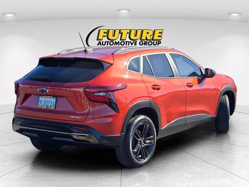 Cayenne Orange Metallic 2024 Chevrolet Trax ACTIV