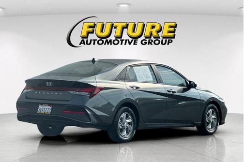 Gray 2025 Hyundai ELANTRA SE