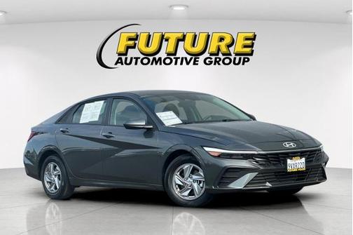 Gray 2025 Hyundai ELANTRA SE