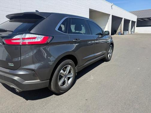 MAGNETIC METALLIC 2019 Ford Edge SEL