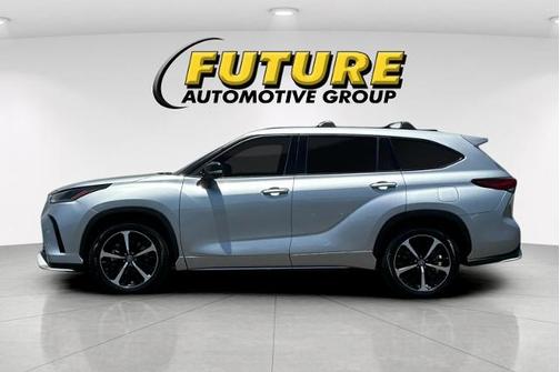Celestial Silver Metallic 2022 Toyota Highlander XSE