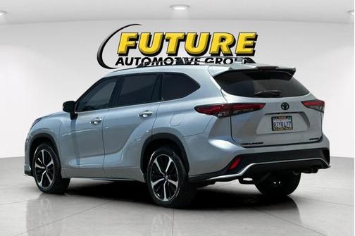 Celestial Silver Metallic 2022 Toyota Highlander XSE