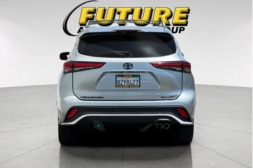 Celestial Silver Metallic 2022 Toyota Highlander XSE