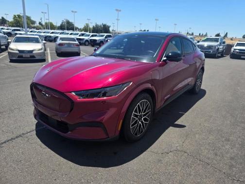 MOLTEN MAGENTA TINTED CC 2025 Ford Mustang Mach-E PREMIUM