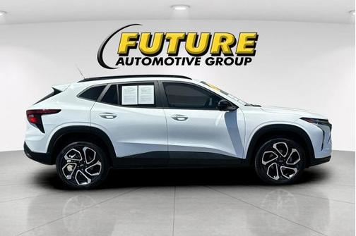 Summit White 2025 Chevrolet Trax 2RS