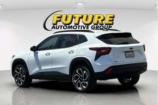 Summit White 2025 Chevrolet Trax 2RS