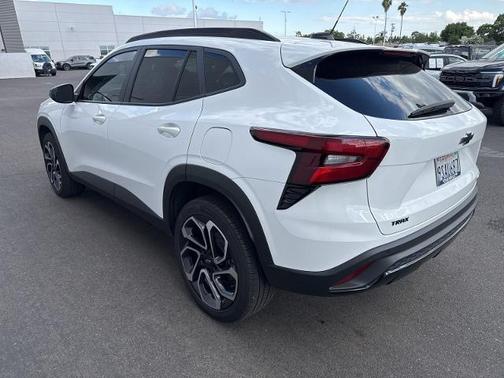 Summit White 2025 Chevrolet Trax 2RS
