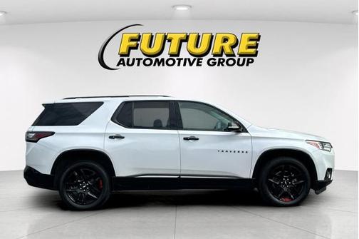 Iridescent Pearl Tricoat 2019 Chevrolet Traverse PREMIER