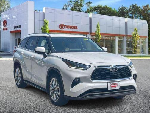 Wind Chill Pearl 2023 Toyota Highlander Limited