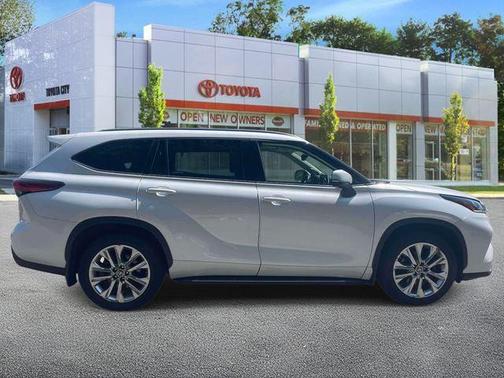 Wind Chill Pearl 2023 Toyota Highlander Limited