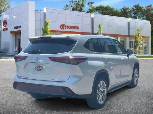 Wind Chill Pearl 2023 Toyota Highlander Limited