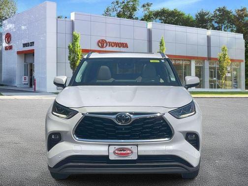 Wind Chill Pearl 2023 Toyota Highlander Limited